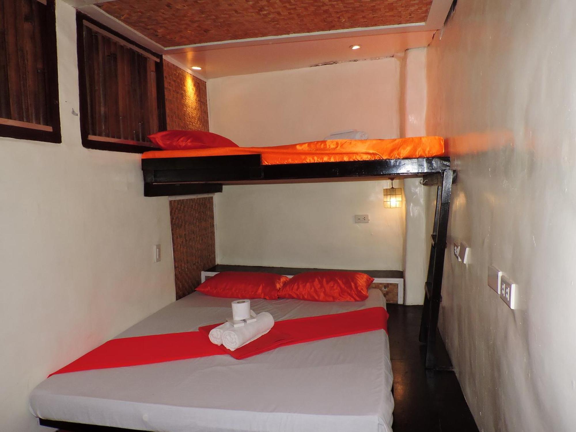 Orange Mangrove Pension House By Sms Hospitality Puerto Princesa Rom bilde